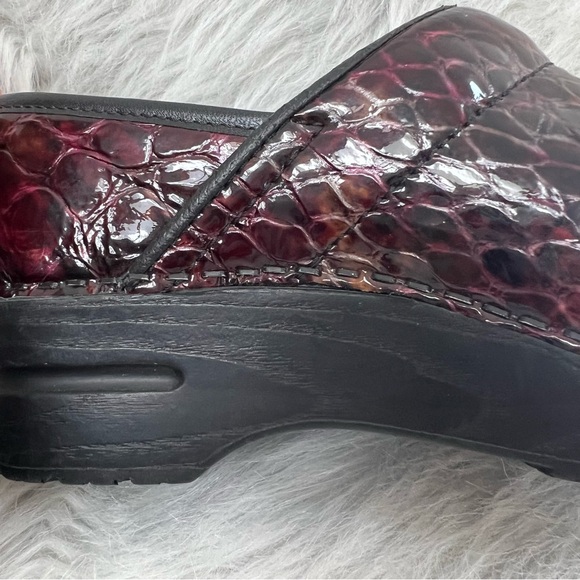 Sanita Pro. Patent Danish clogs burgundy embossed croc - Picture 9 of 16